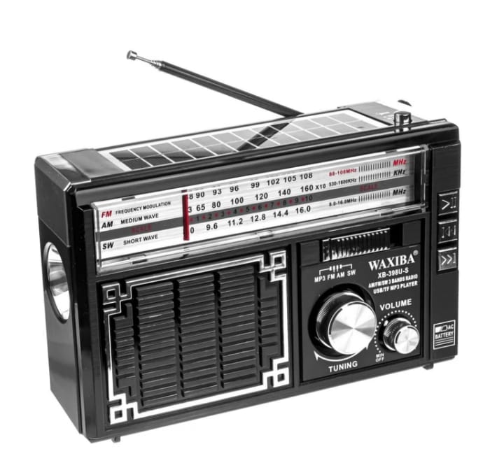 Radio Solar Vintage 📻☀️ | Nostalgia y Conexión Sin Límites