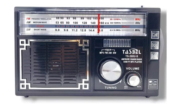 Radio Solar Vintage 📻☀️ | Nostalgia y Conexión Sin Límites