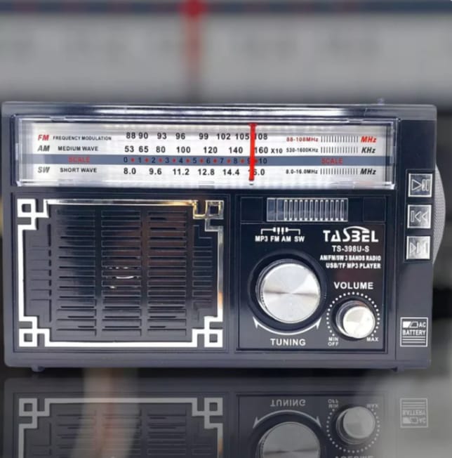Radio Solar Vintage 📻☀️ | Nostalgia y Conexión Sin Límites